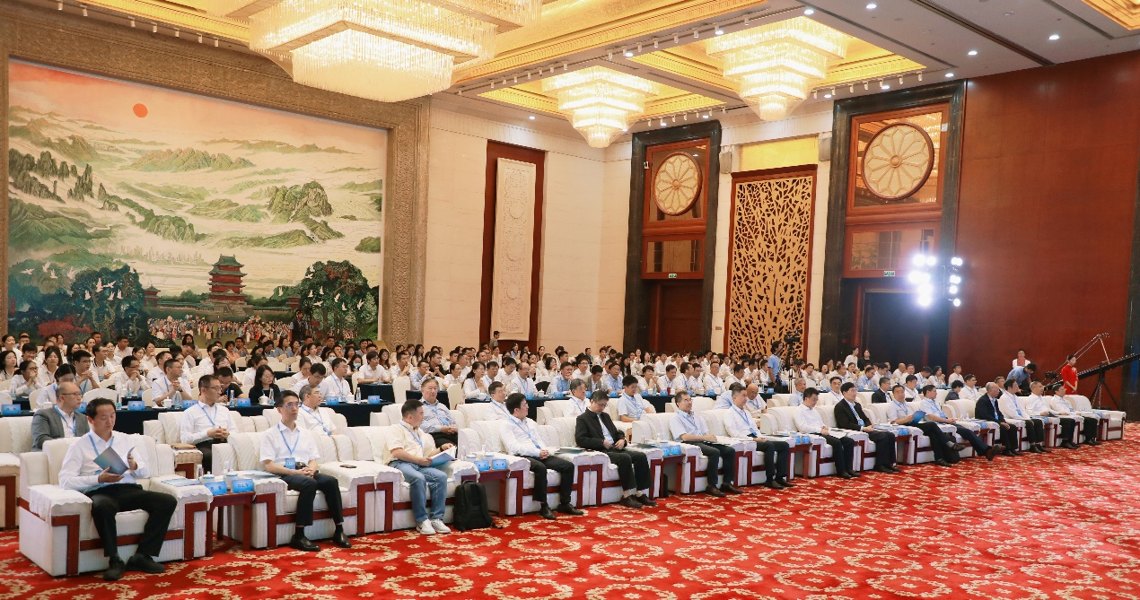 图2：经典名方现代中药发展大会现场.png